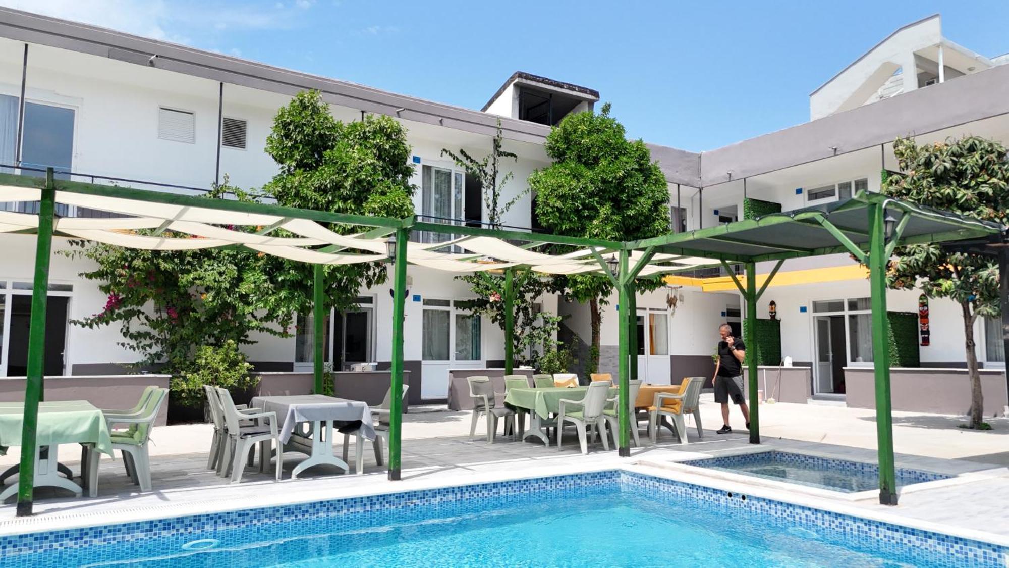Hillside Apart Hotel Exterior photo