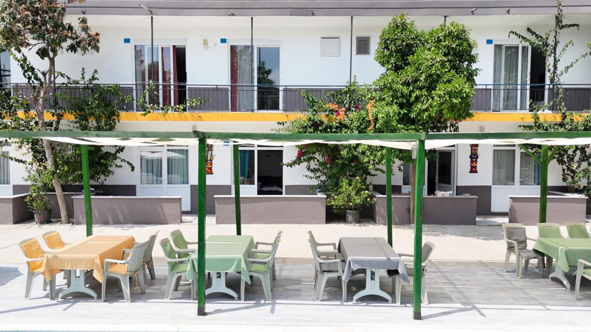 Hillside Apart Hotel Exterior photo